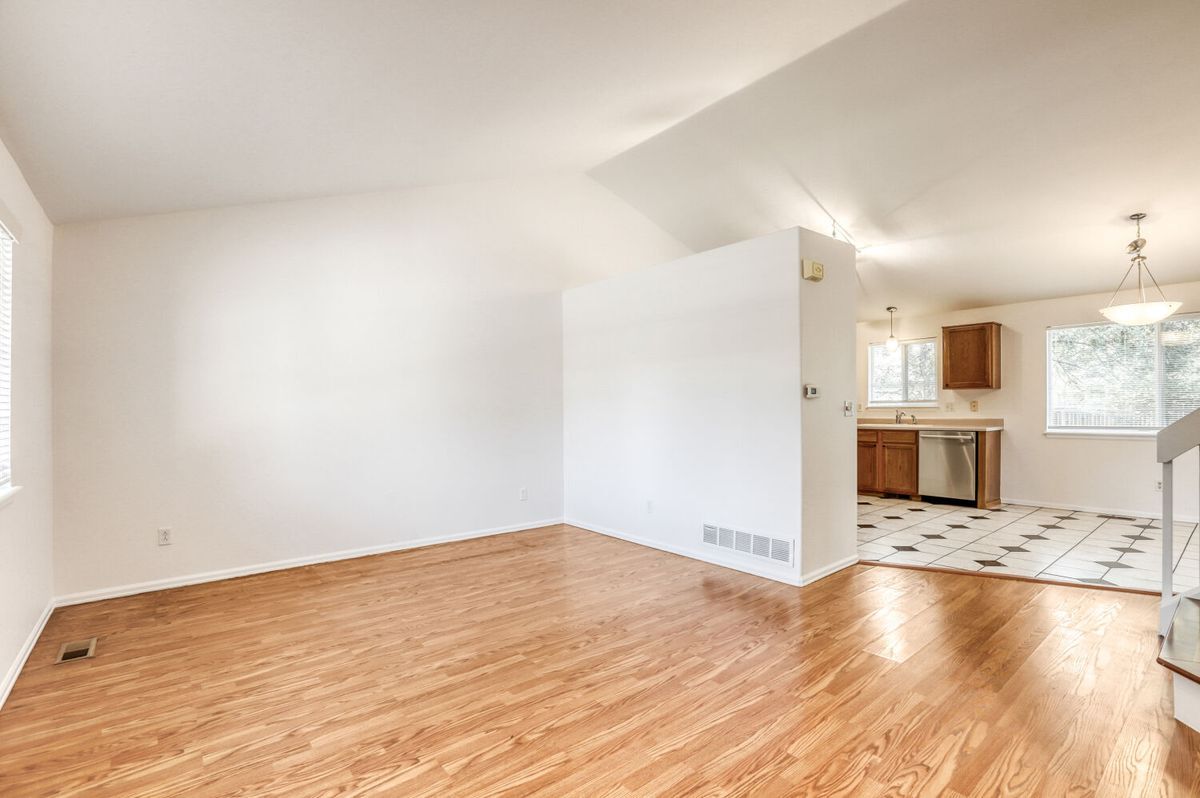 Building Photo - 1633 Deerwood Dr