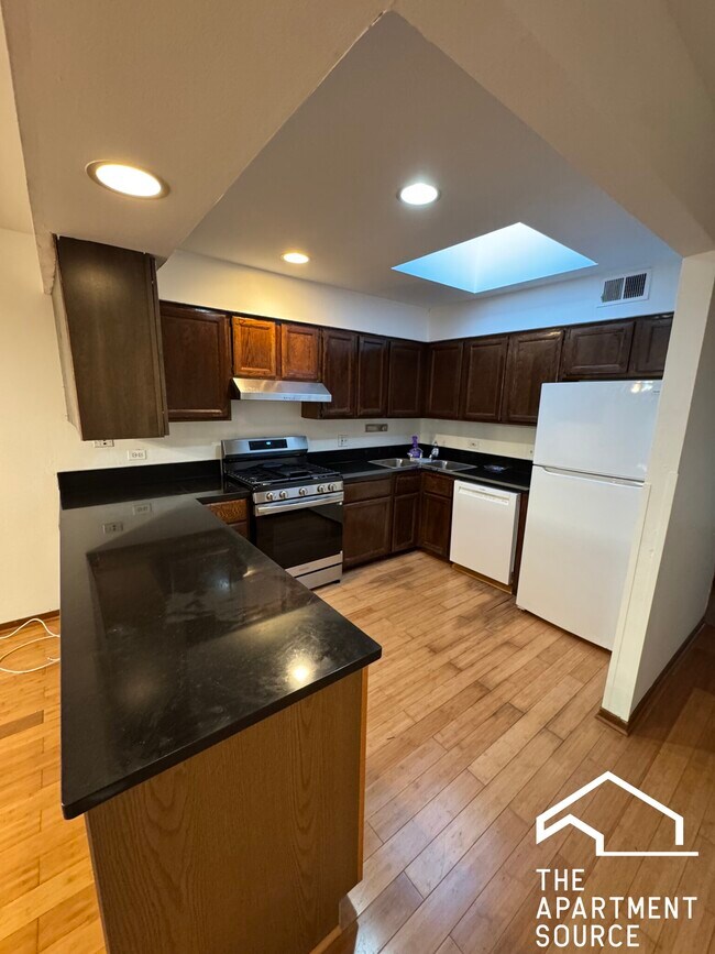 Building Photo - 7427 N Western Ave