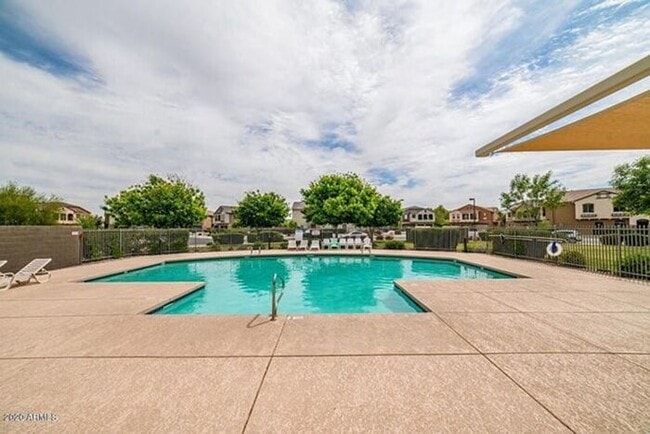 Building Photo - 2 Bedroom, 2.5 Bath Townhome Available NOW!
