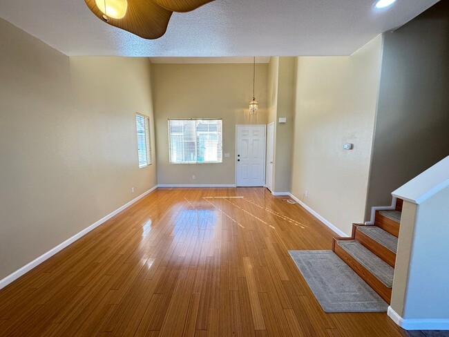 Building Photo - Immaculate 4Bd/2.5Ba Home with New Fridge, AC, Fenced Back Patio in Aliso Viejo!