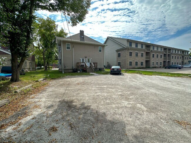 Building Photo - 409 Welch Ave