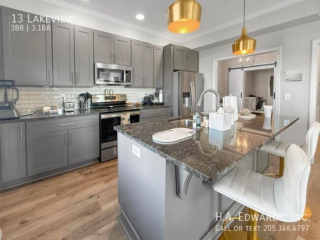 Building Photo - 13 Lakeview-