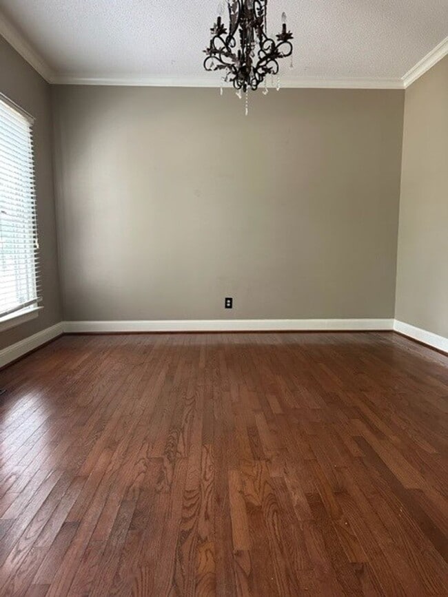 Building Photo - Maplewood