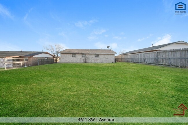 Building Photo - 4611 SW I Ave