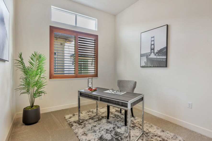 Building Photo - 5211 S Esprit Loop