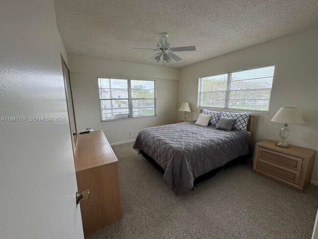 Building Photo - 536 Fanshaw M