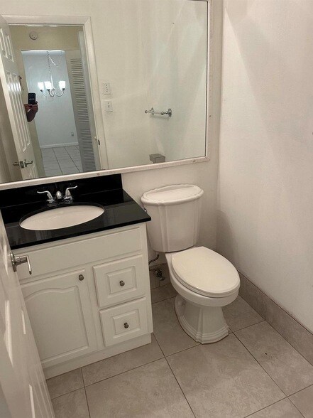 Building Photo - 9428 Oakburst Ln