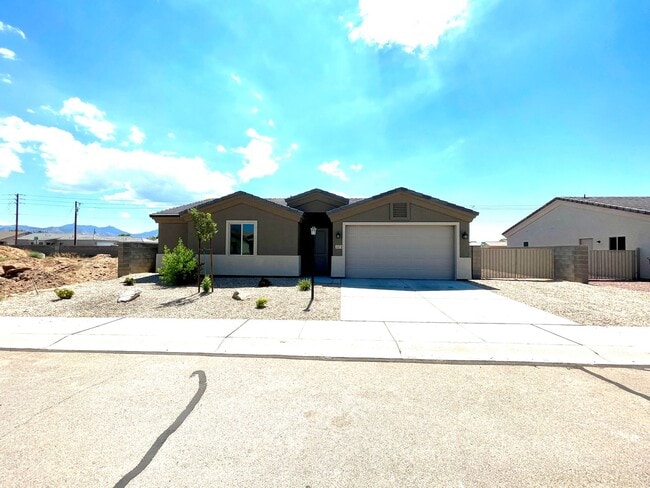 Building Photo - Beautiful 2024 Built 3 Bedroom Home in Legacy Ranch!