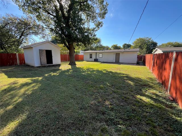 Building Photo - 2227 Winthrop Dr