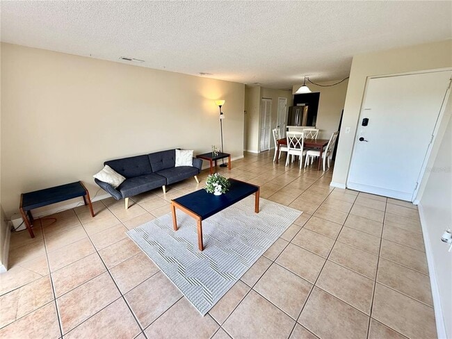 Building Photo - 2612 Hidden Lake Dr N