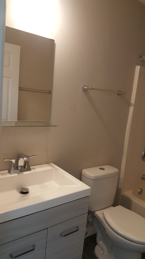 Building Photo - 3 bedroom 2 bath home