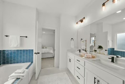 Building Photo - 3705 SW Daybreak Blvd