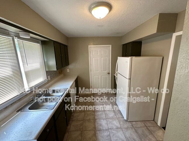 Building Photo - 5903 E 149th St