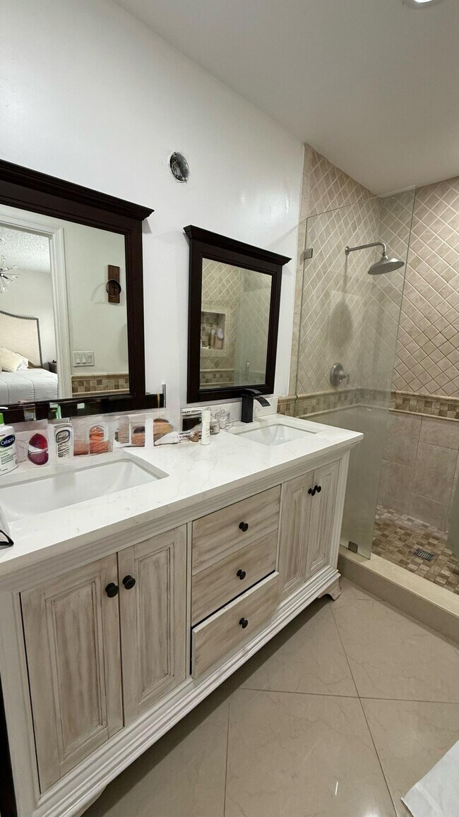 Building Photo - 5301 Canoe Bend Dr