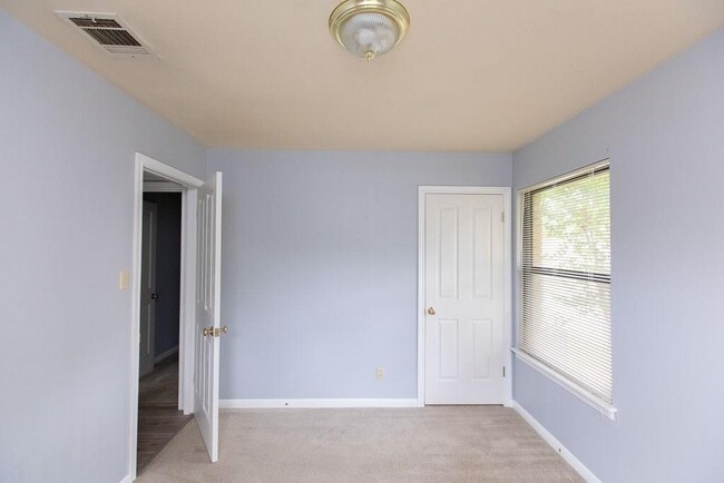 Building Photo - 4619 Raintree Blvd