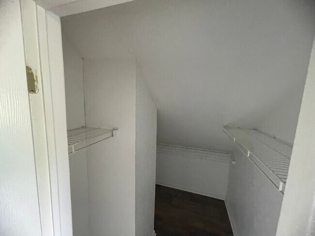 Building Photo - Updated 2 bedroom house for rent in the South Side !