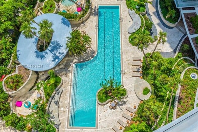 Building Photo - 2669 S Bayshore Dr