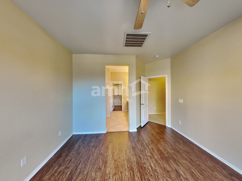 Building Photo - 3716 E Waite Ln