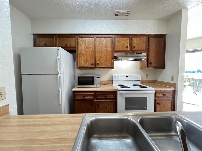 Building Photo - 10616 Mellow Meadow Dr