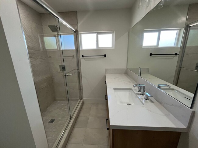 Building Photo - Large 6 bed 3 bath House on East Falls! Completely Renovated (2025)