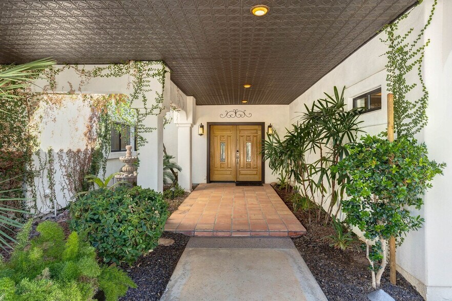 Building Photo - 8161 E Alameda Rd