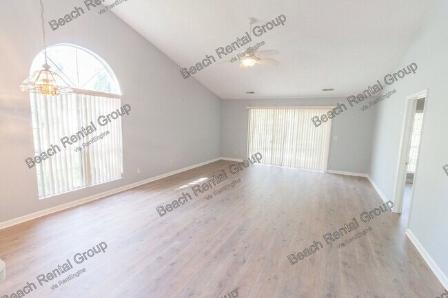 Building Photo - 6661 Wisteria Dr