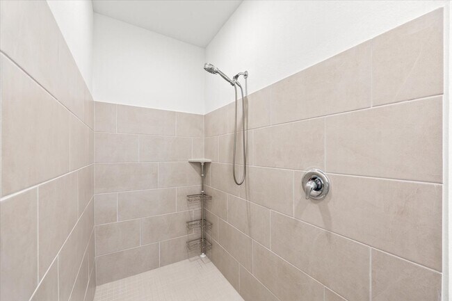 Building Photo - Spacious 4-Bed Home with Modern Upgrades, Fenced Yard & Community Pool in San Antonio