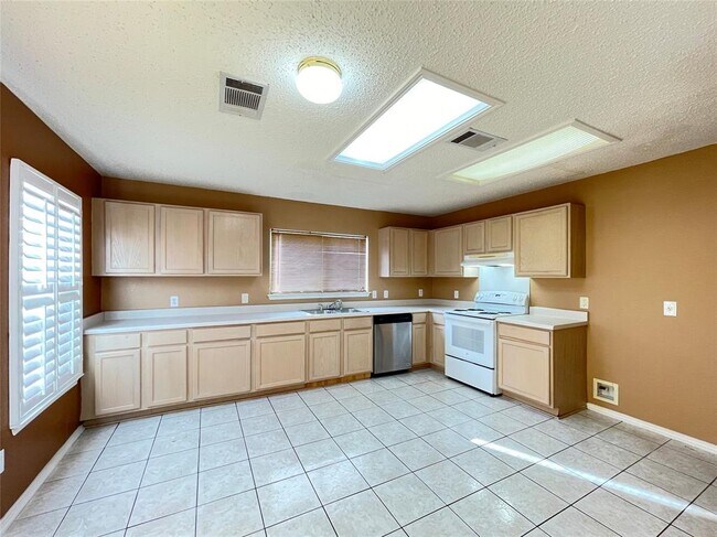 Building Photo - 2516 Stapleford Dr