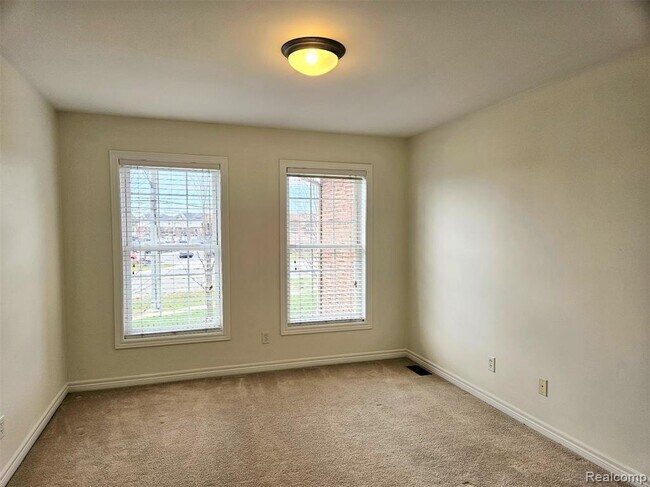 Building Photo - 264 Village Way S