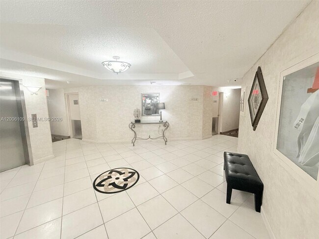 Building Photo - 1400 St Charles Pl