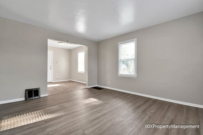 Building Photo - 2065 W Mound St