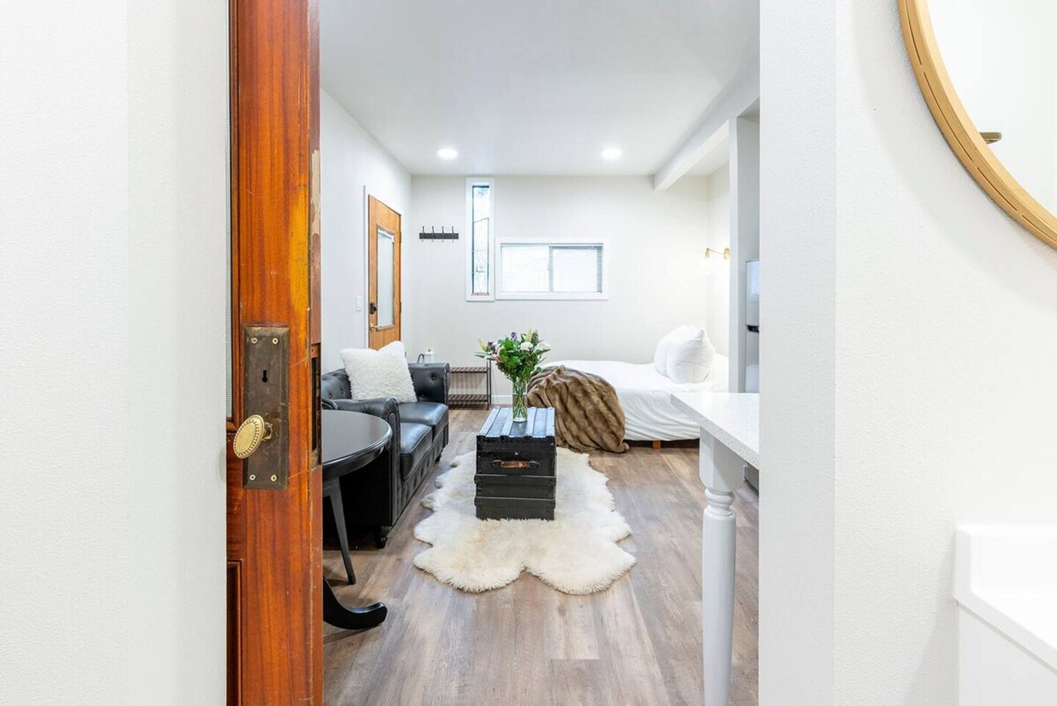 Building Photo - 611 N Cedar St