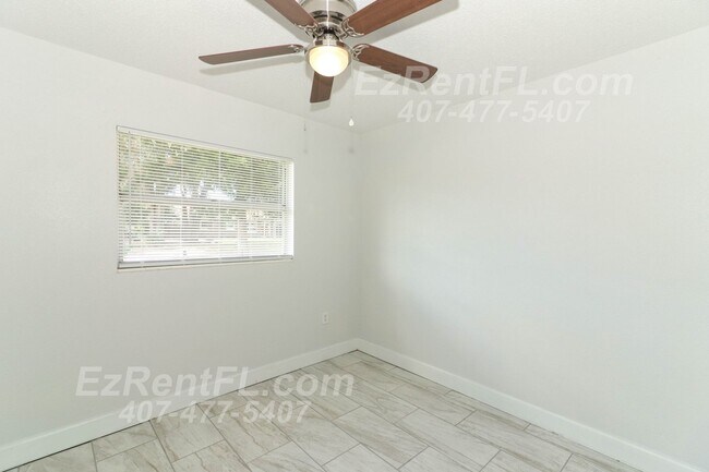 Building Photo - Remodeled 4/1.5 with Large Family Room