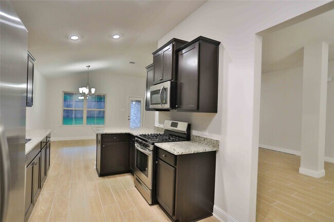 Building Photo - 300 Terra Vis Cir