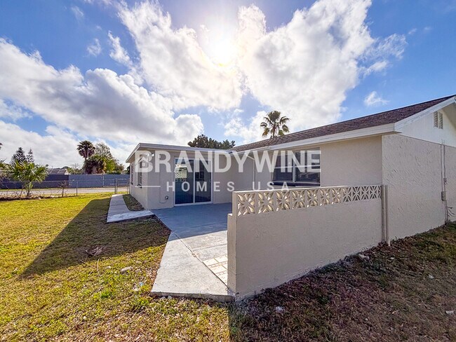 Building Photo - 6135 Seabreeze Dr