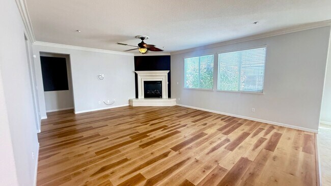 Building Photo - New listing! Bright and Spacious, Close to Parks and Trails