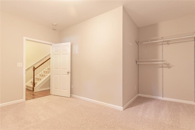 Building Photo - 860 Riverdance Dr NW