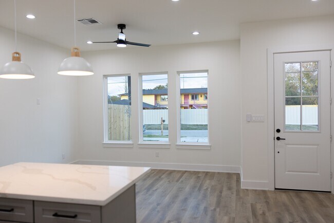 Building Photo - 3907 Maggie St