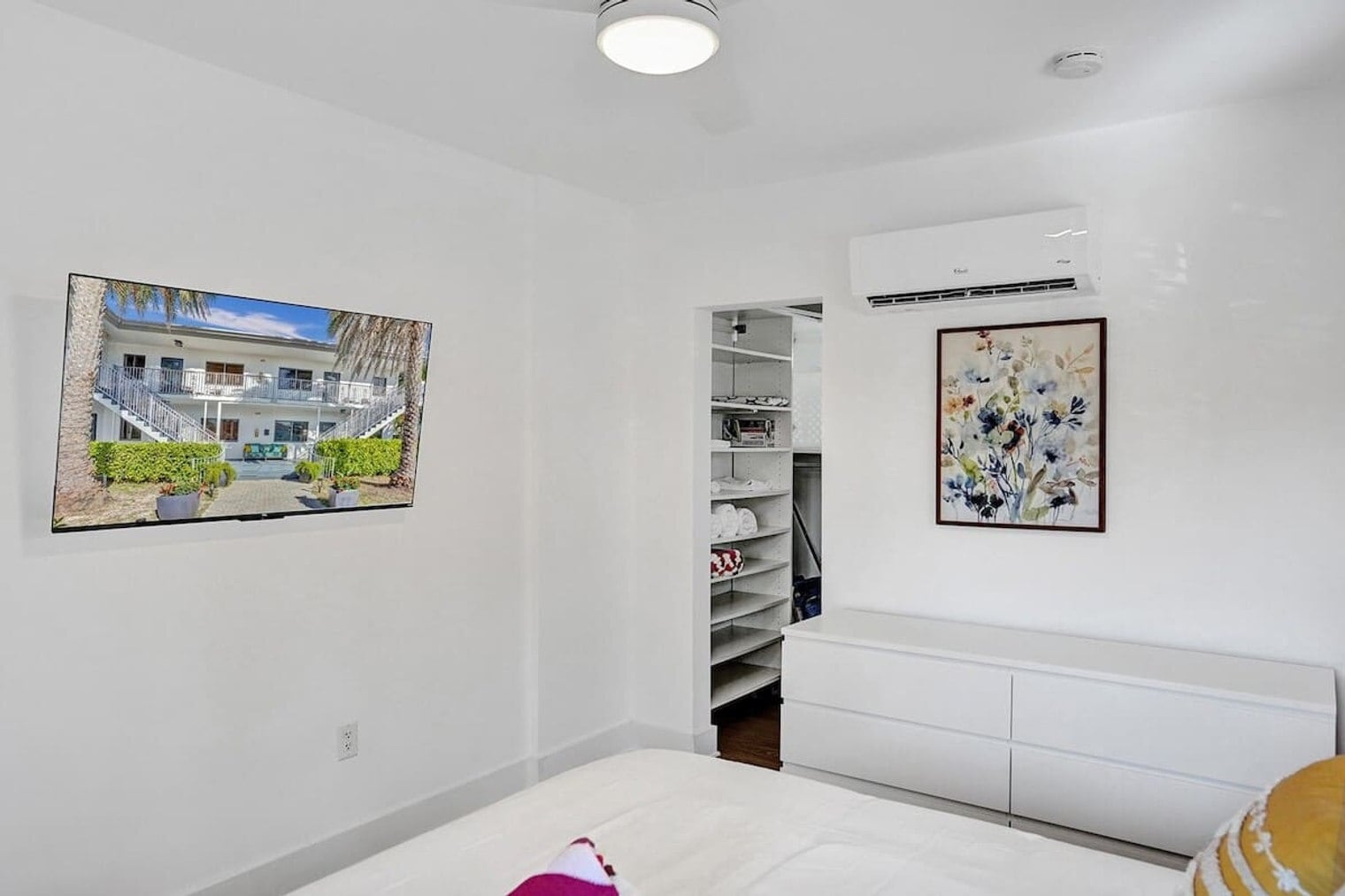 Building Photo - 333 Walnut St