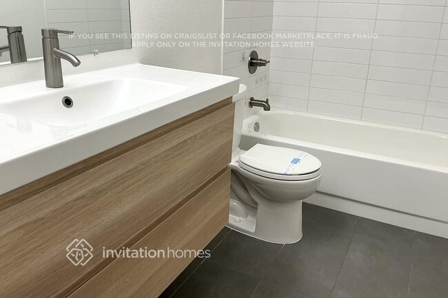 Building Photo - 5954 E Elmwood St