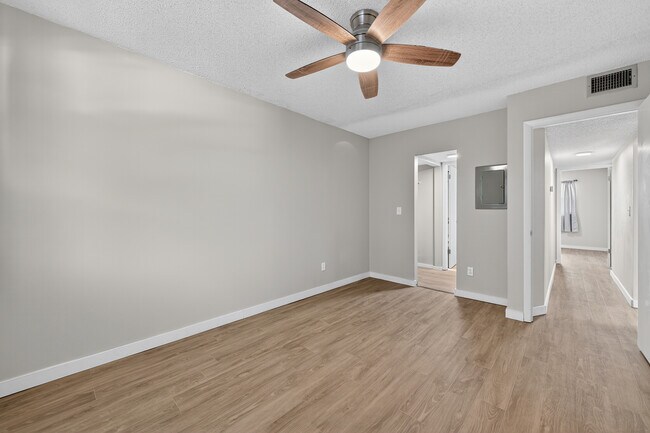 Building Photo - 1504 Virginia Ave
