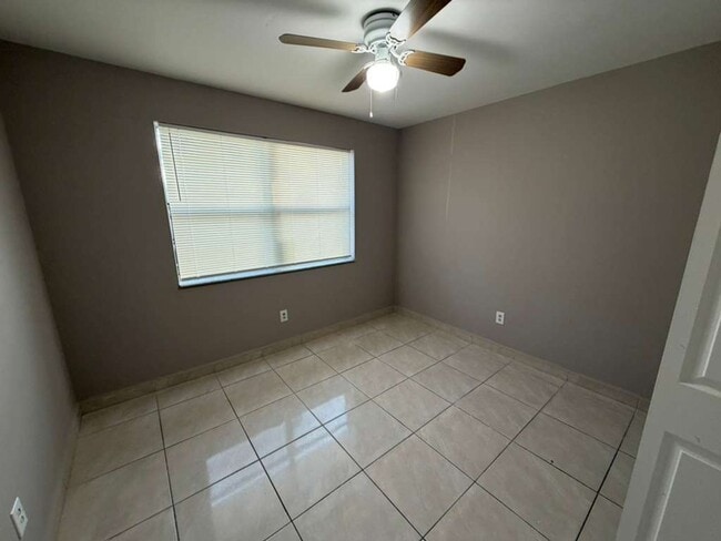 Building Photo - NICE UNIT FOR RENT!!! 2/2 EXCELLENT LOCATION!!