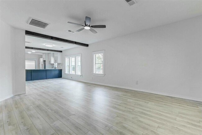 Building Photo - 10910 Maple Leaf St