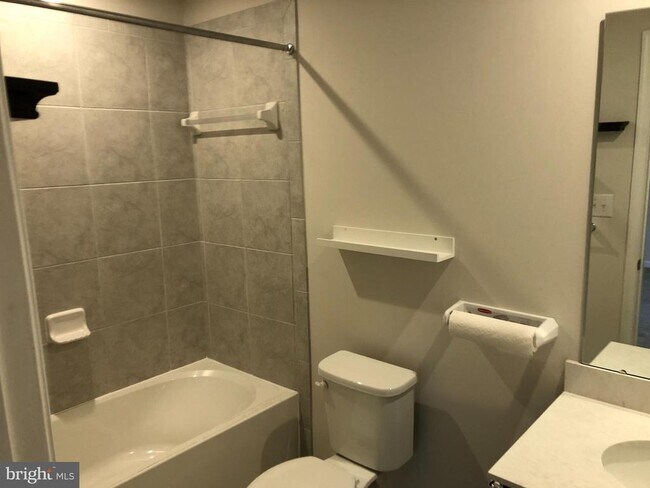 Building Photo - 111 Almond Dr