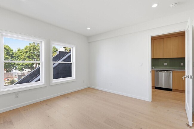 Building Photo - 1223 Waller St