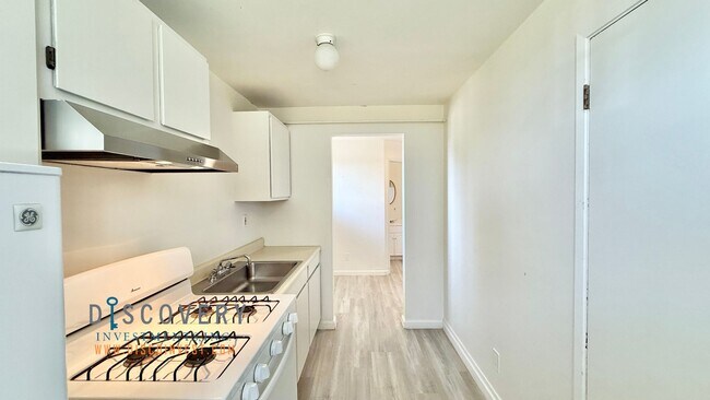 Building Photo - Panoramic Hill Estate with Sweeping Views