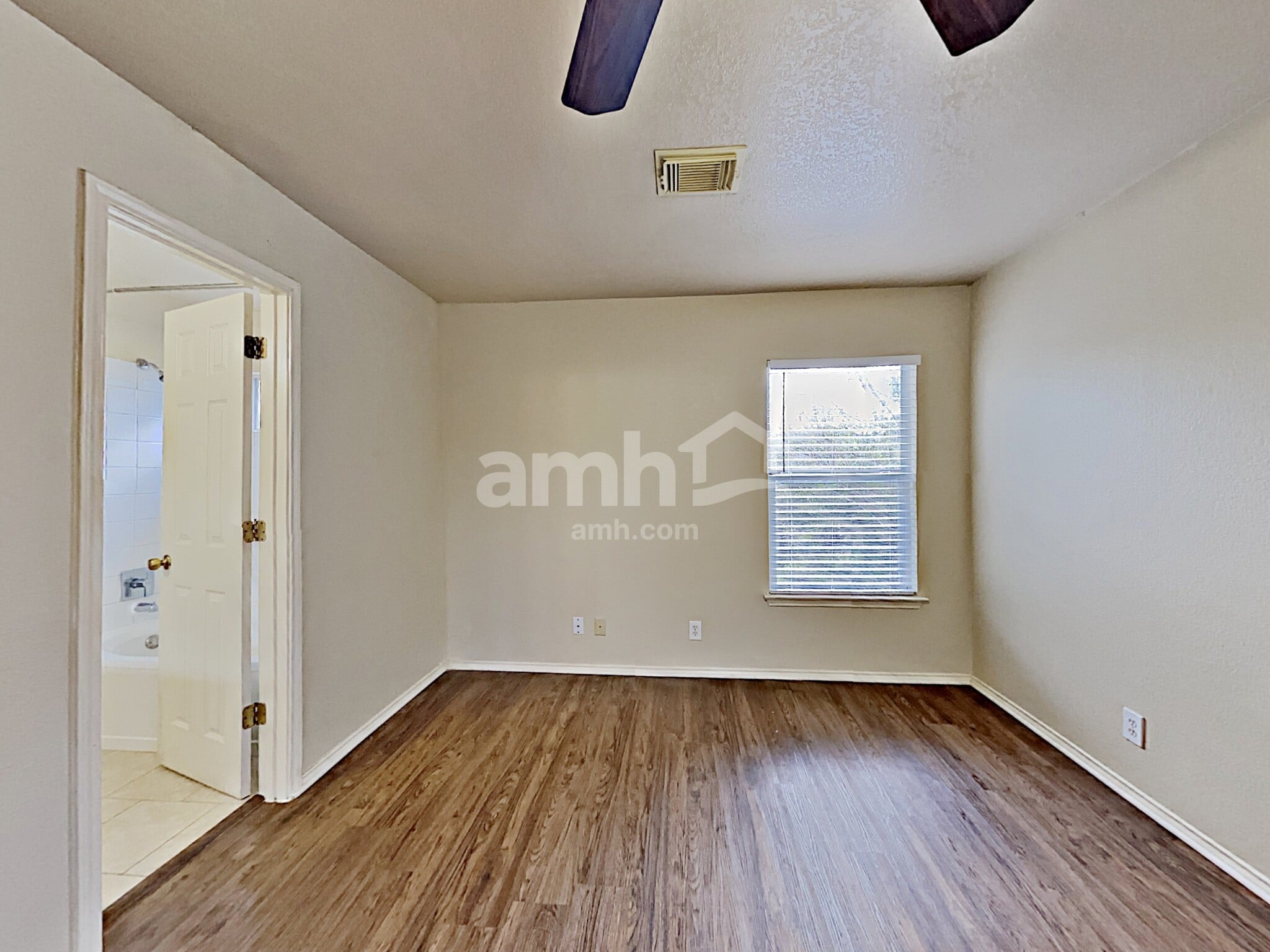 Building Photo - 4974 Bending Elms