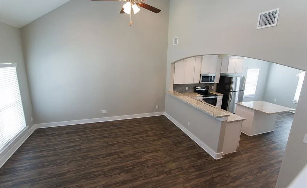 Building Photo - 112 Waverly Dr
