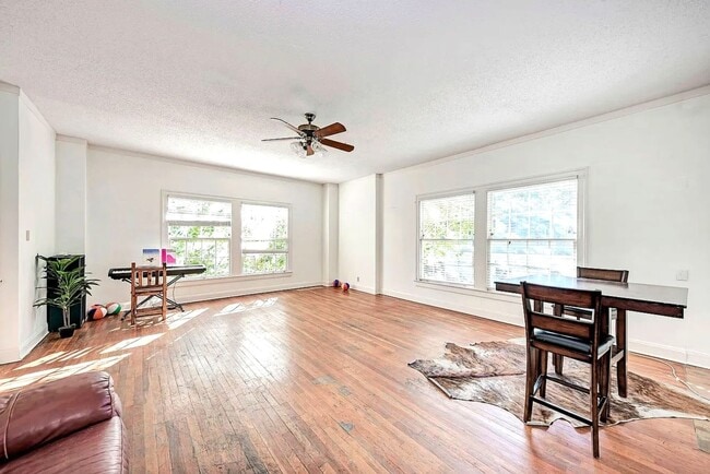 Building Photo - Spacious 14-Bedroom Property Ideal for Gro...