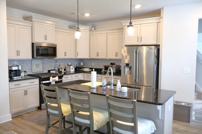 Building Photo - 301 Albemarle Ln